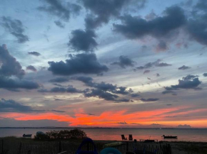 Beachfront Sunsets At Oakwood Beach